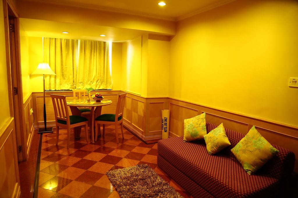 Kences Hotel -Opp Apsrtc Bus Stand Tirupati Exterior foto