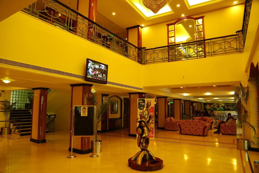Kences Hotel -Opp Apsrtc Bus Stand Tirupati Exterior foto