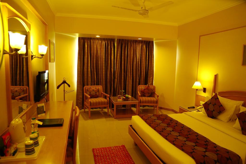 Kences Hotel -Opp Apsrtc Bus Stand Tirupati Exterior foto